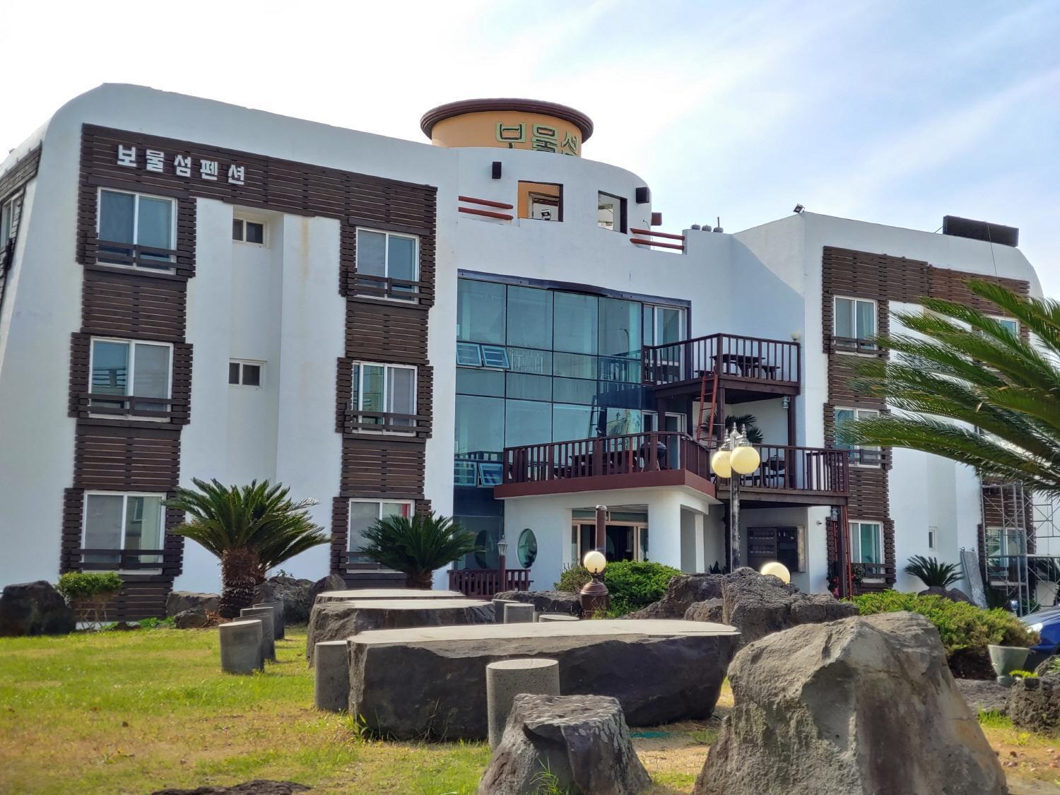 Bomulsum Guest House Сеогвипо Екстериор снимка